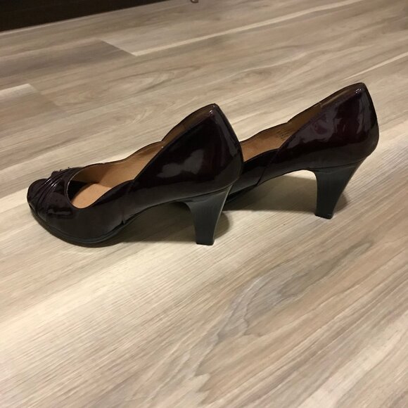 Sofft Ladies Burgundy Patent Leather Shoes Size 9 - Picture 4 of 6